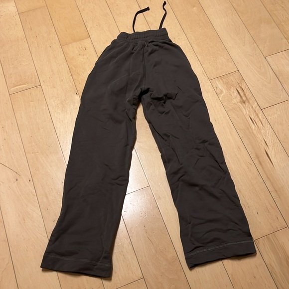 KOTN - XXS Sweats - Picture 2 of 3